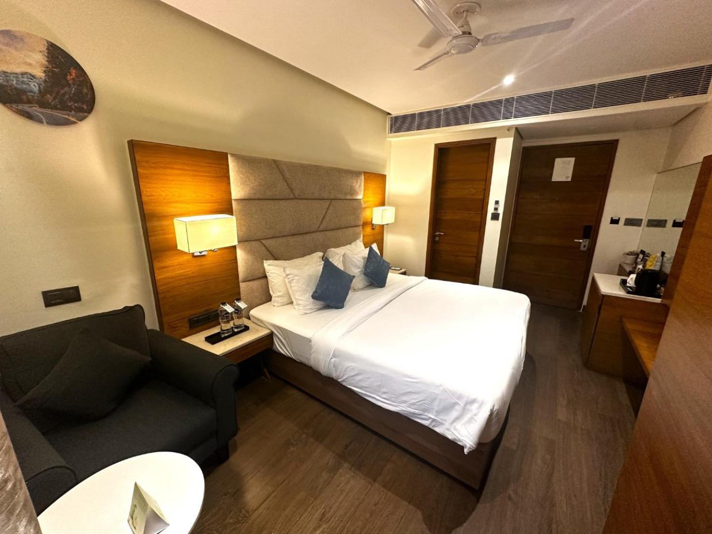 The Glory Suites Near Igi Airport New Delhi Exterior foto